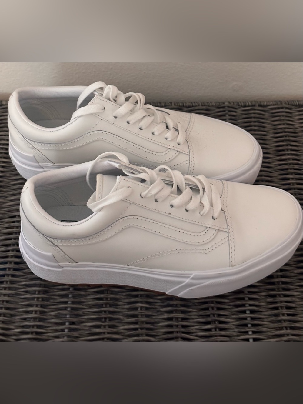 Vans White Leather Low-Top Skate Sneakers Women’s size 7